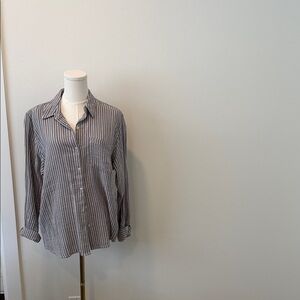 Universal Thread Blue & White Stripe Cotton Button-Up Shirt – Size Medium